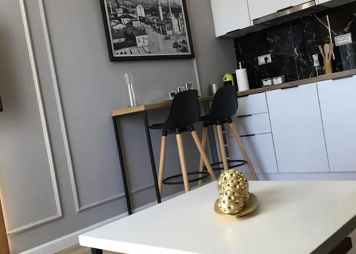 2 アパート ティラナ